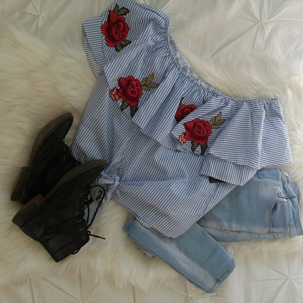 ♡OFF THE SHOULDER CROP♡
